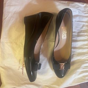 *Never worn* Patent leather Ferragamo Vara wedges